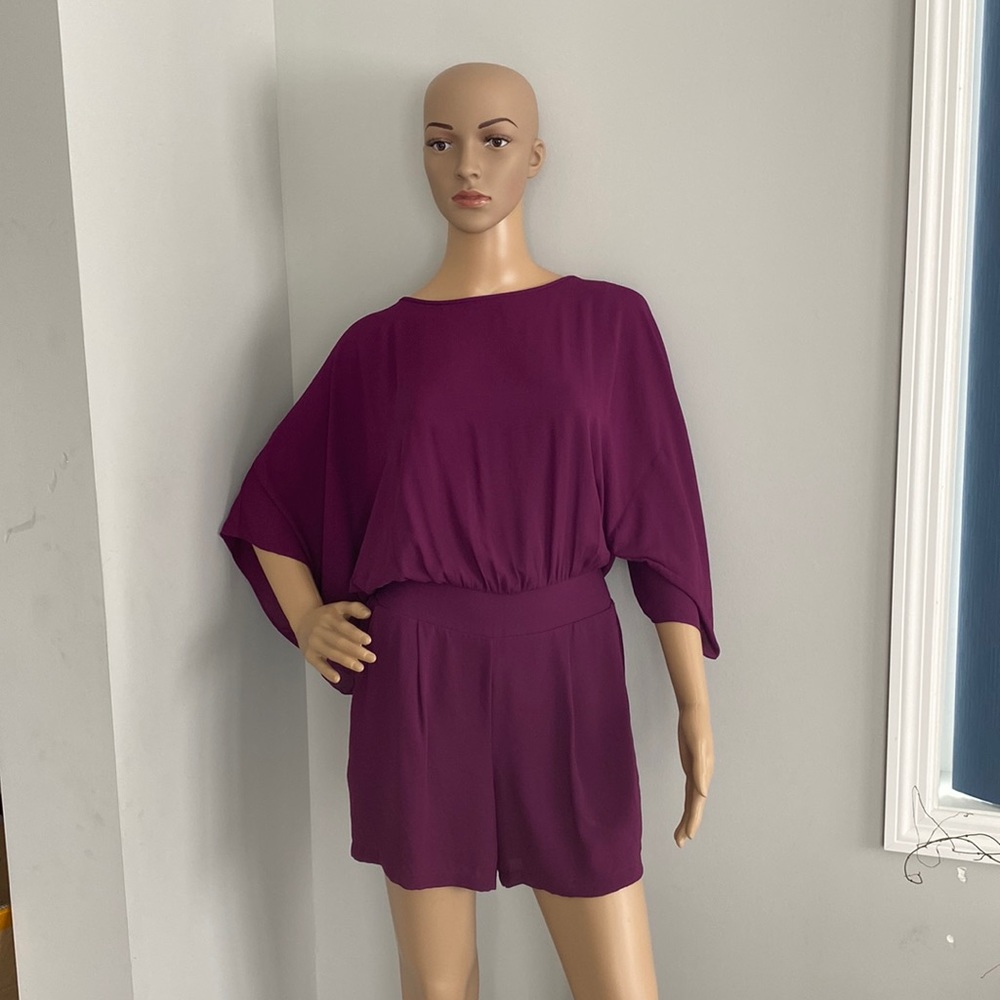 White House Black market size 4 burgundy shorts romper